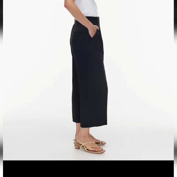 Size 2 regular Aritzia Effortless Cropped pants - Picture 2 of 8